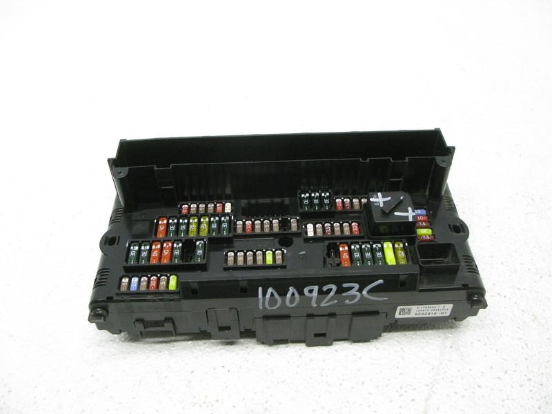 13-17 BMW F01 F02 750Li 550i GT FUSE RELAY JUNCTION MODULE FUSEBOX OEM FRONT 100