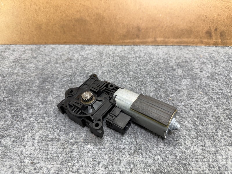 GENESIS G70 2019-2025 OEM SUNROOF PANORAMIC SHADE ROLLER MOTOR ASSEMBLY
