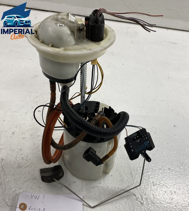 2012-14 Volkswagen Passat B7 2.5L Fuel Gas Tank Fuel Pump Sending Unit Assy OEM