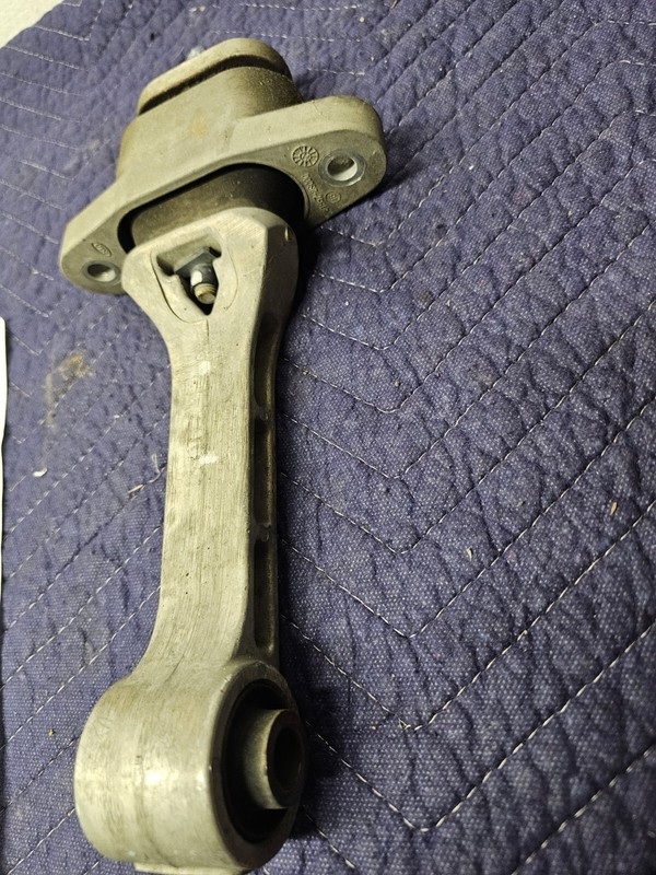 KIA SPORTAGE2014-16 ENGINE MOUNT 2.4