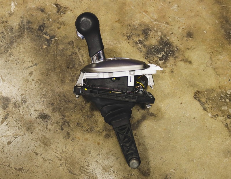 2010-2015 Chevrolet Camaro SS Floor Shifter Auto Trans OEM *USED*