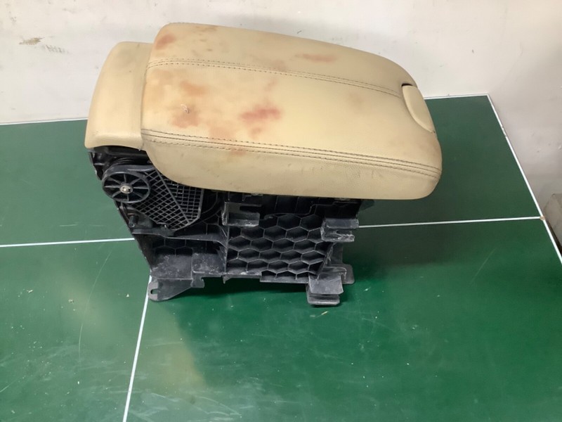 09-10 Accordcoupe Center Console box w ArmrestIvory used, OEM