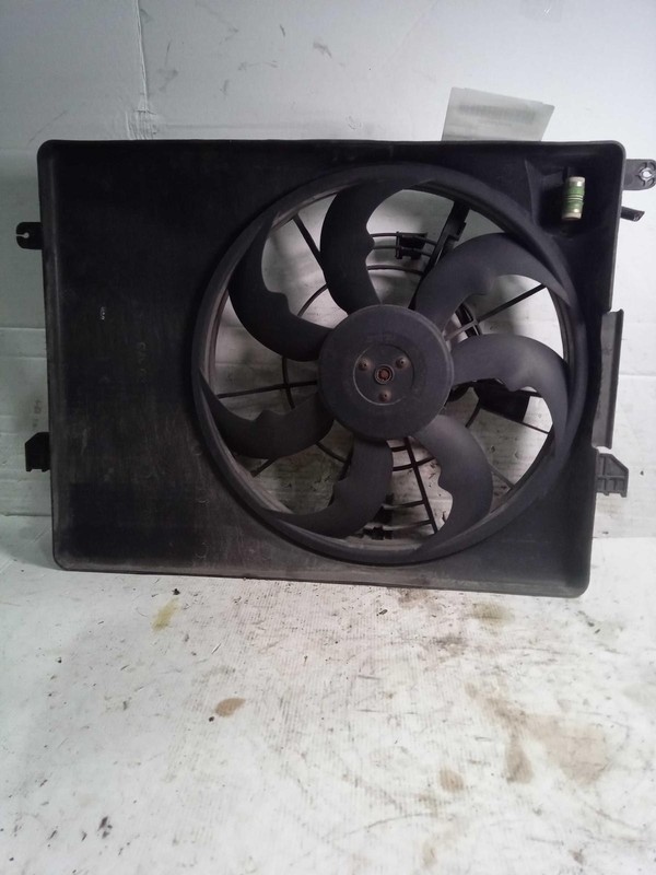 2016 KIA Sportage Engine Cooling Fan Motor OEM 253802S550 114k Miles Blue