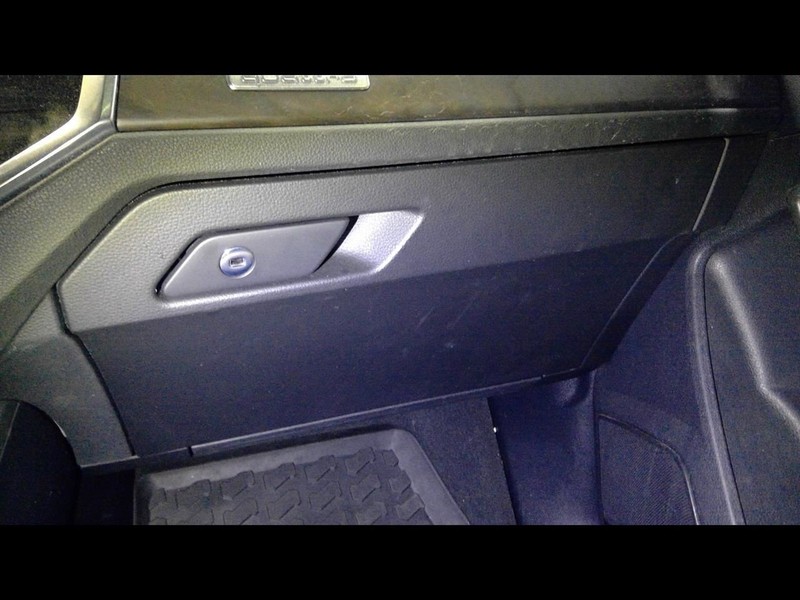 2019-2023 Q3 Glove Box 1579316
