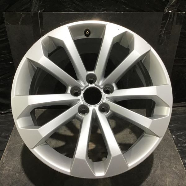 2005-2014 Dodge Challenger Charger Magnum 2359 B Wheel 18x7.5 Silver 1GP23TRMAC