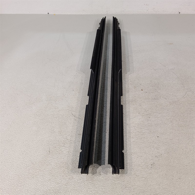 94-04 Ford Mustang Interior Door Window Weatherstrip Felt Runs Set Lh Rh Aa7422