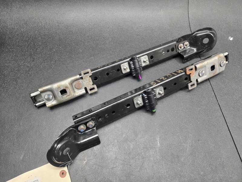 2PC Front Right Seat Track Rails Set 2019 Honda CR-V 81201-TBA-A61 2017 - 2022