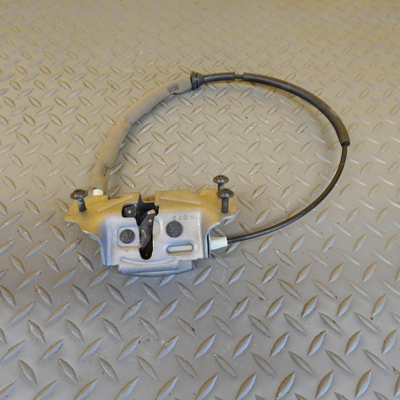2017-2024 CHRYSLER PACIFICA REAR LEFT SIDE SLIDE DOOR LATCH LOCK CATCH OEM