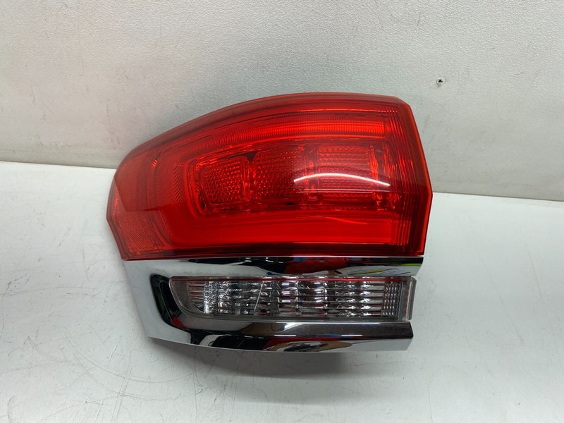 2014-2016 JEEP GRAND CHEROKEE LEFT REAR OUTER TAIL LIGHT QUARTER MOUNTED CHROME