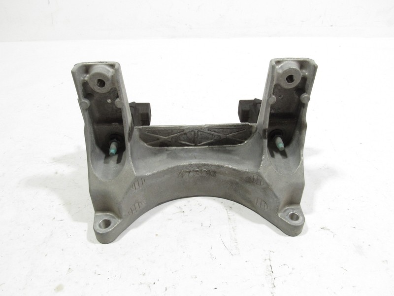18-23 Kia Stinger GT1 2019 Transmission Gearbox Crossmember Mount Bracket |