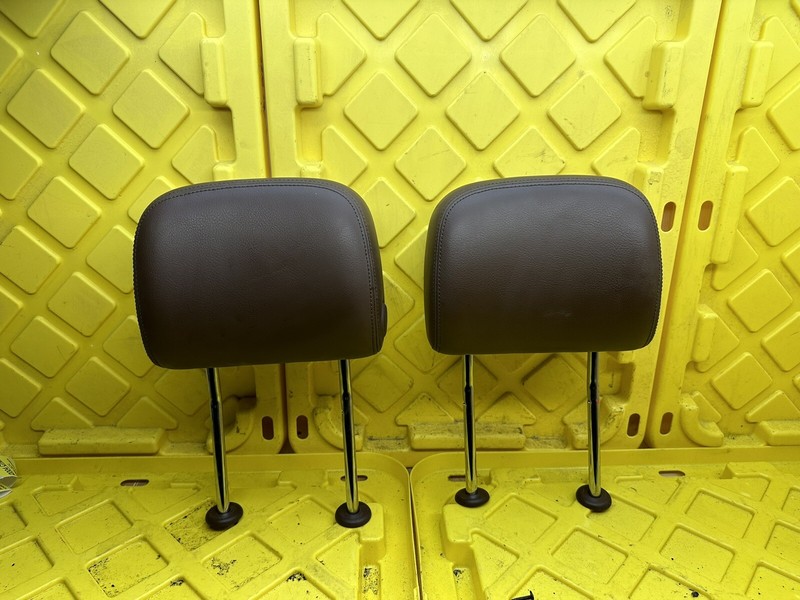 2011-2016 Volkswagen Touareg Front Left And RightSide Seat Headrest Oem