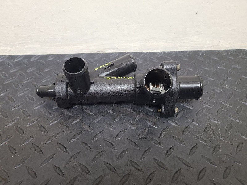 01-04 Ford Escape 3.0L Thermostat Housing OEM YL8Z-8592-AB