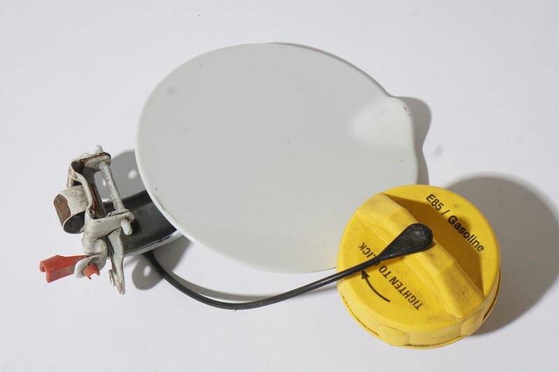 2014-2020 DODGE GRAND CARAVAN GAS DOOR LID CAP WHITE OEM
