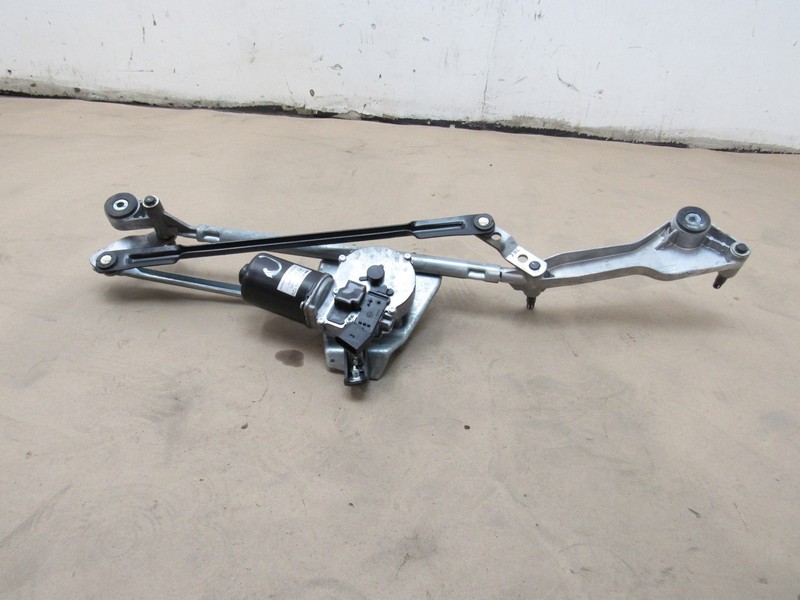 Mercedes R350 W251 2011 Front Windshield Wiper Linkage W/ Motor 06-13 ;