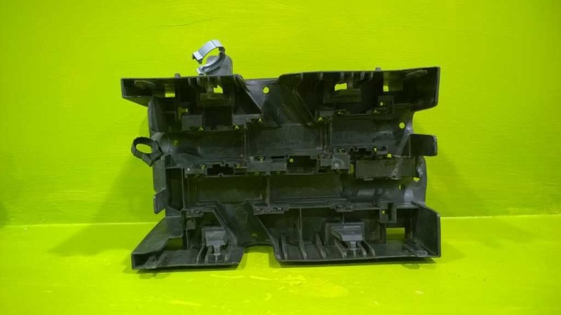 07 08 09 10 11 12 13 SILVERADO ENGINE FUSE BOX MOUNT OEM 3292-46