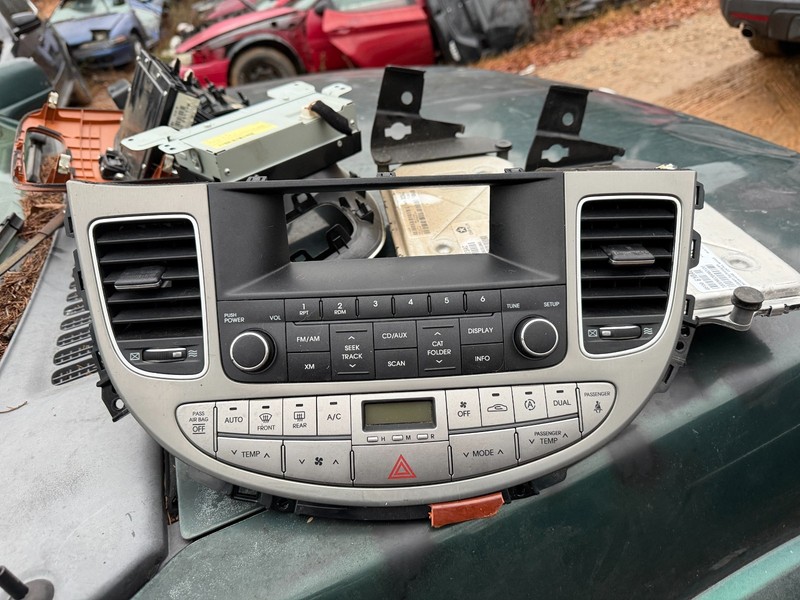 09-14 HYUNDAI GENESIS SEDAN OEM RADIO & HEATER A/C HVAC CONTROL PANEL & BEZEL