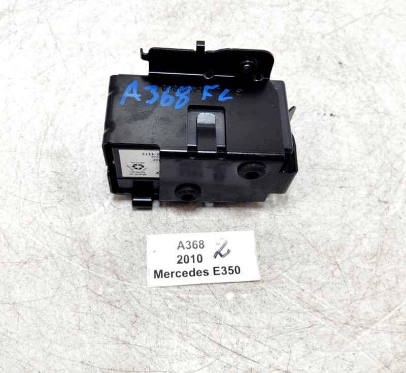 ✅2010-2013 OEM Mercedes W212 E350 Front Left Driver Auxiliary Battery W/ Bracket