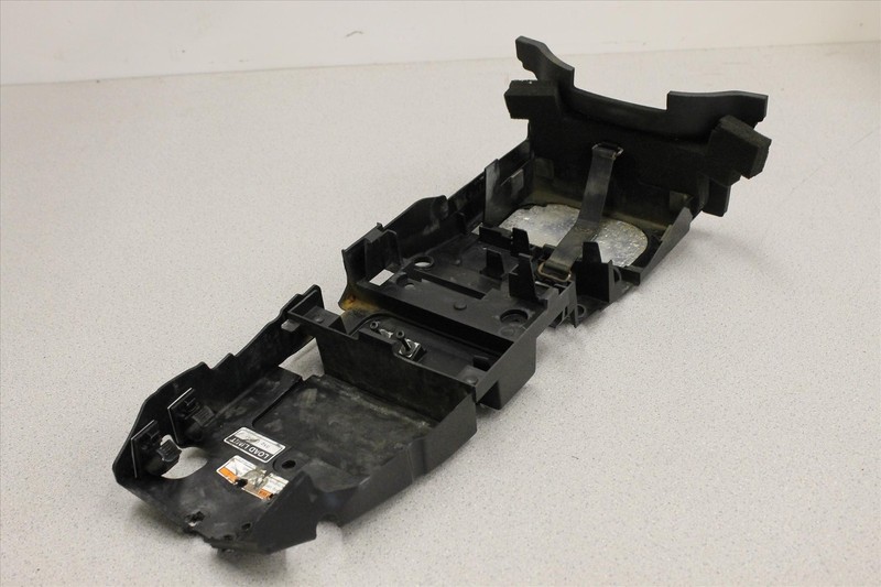 09 YAMAHA YZF R6 R 6 REAR BACK TAIL UNDERTAIL BATTERY TRAY PLASTIC OEM YZFR6
