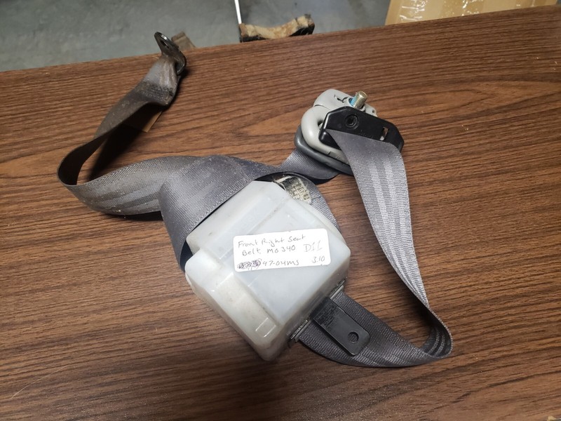 2001 Mitsubishi Montero Sport Front Right Seatbelt Assembly OEM Gray