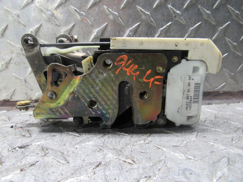 2001 CHEVROLET SUBURBAN 1500 LEFT DRIVER FRONT DOOR LATCH LOCK ACTUATOR 16639869