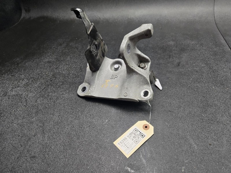 Left Engine Mount Bracket 2021 Toyota RAV4 12304-F0010 2019 2020 2022 - 2025