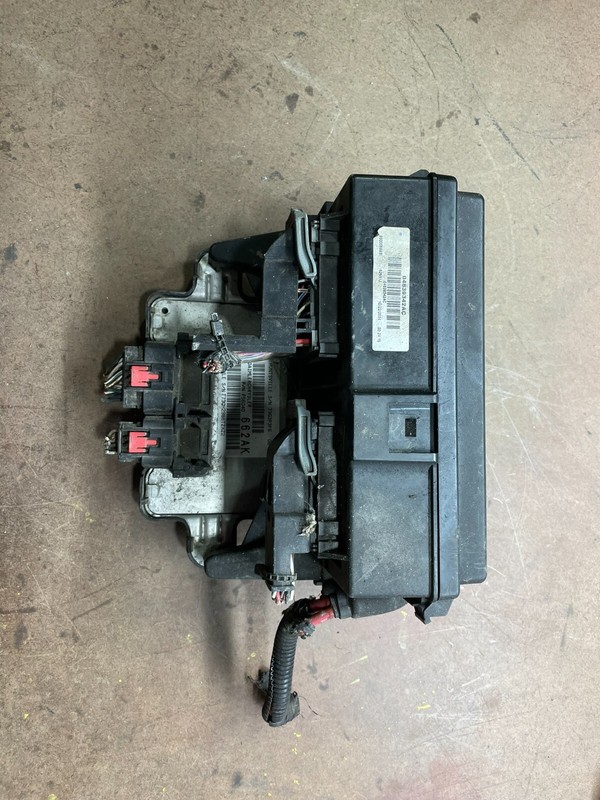 2005 Jeep Grand Cherokee Commander BCM Body Control Module V1761 DG