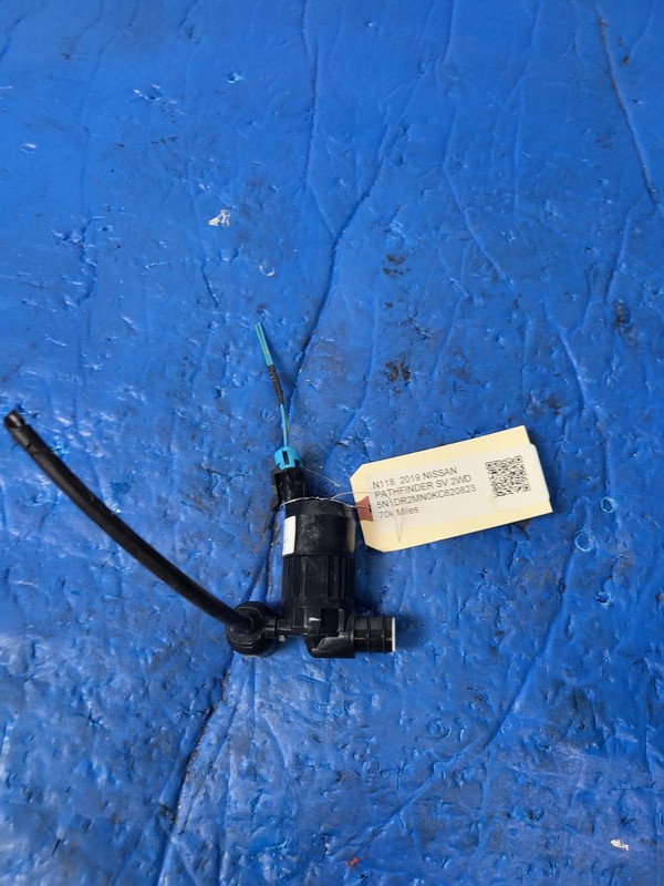 Used Oem Nissan Windshield Washer Pump for Pathfinder SV 3.5L FWD 13-2016 17- 20