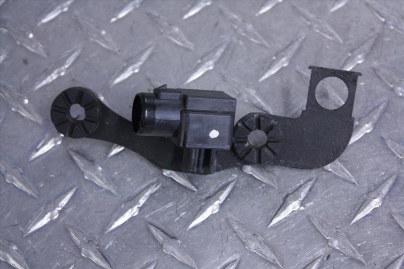 98 HONDA VFR 800 MAP SENSOR SWITCH W/ MOUNT BRACKET MANIFOLD AIR VFR800