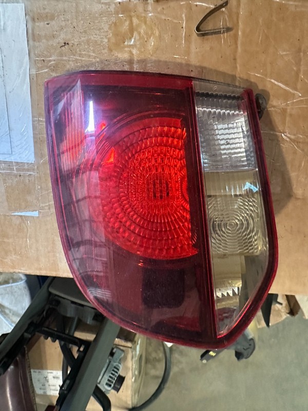 10-14 VOLKSWAGEN GOLF & GTI OEM PASSENGER RH TAILLIGHT ASSEMBLY