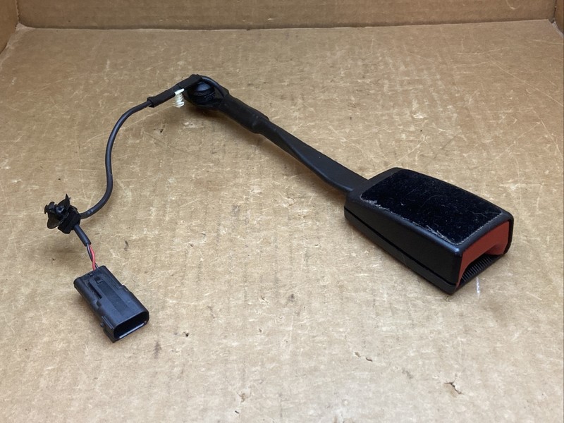 15-18 Ford Focus Front Left Driver Side Seat Belt Seatbelt Buckle F1EB-61209-AAW