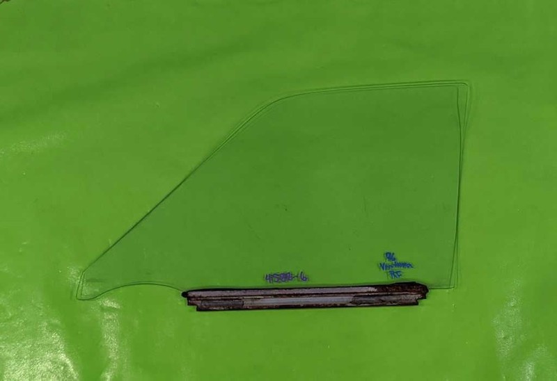 75 76 77 VENTURA NOVA SEDAN PASSENGER RIGHT FRONT WINDOW DOOR GLASS OEM 4588-6