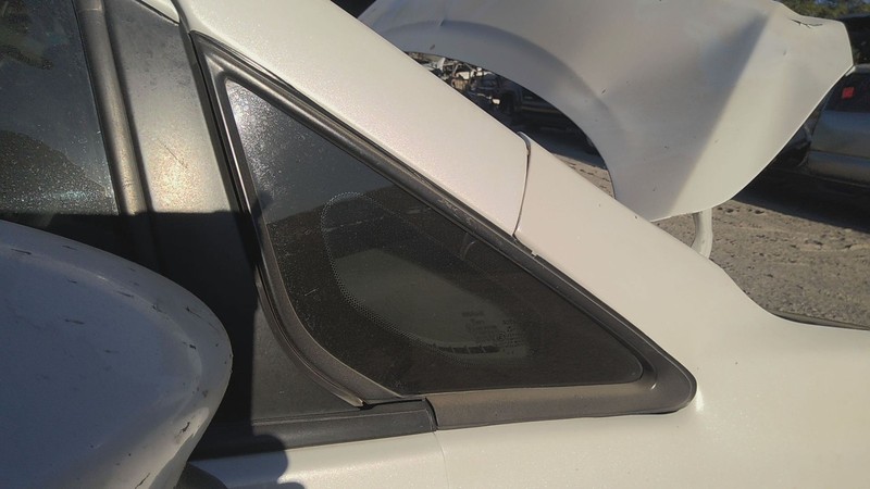 Front vent Glass NISSAN VERSA 14 15 16 17 18 19