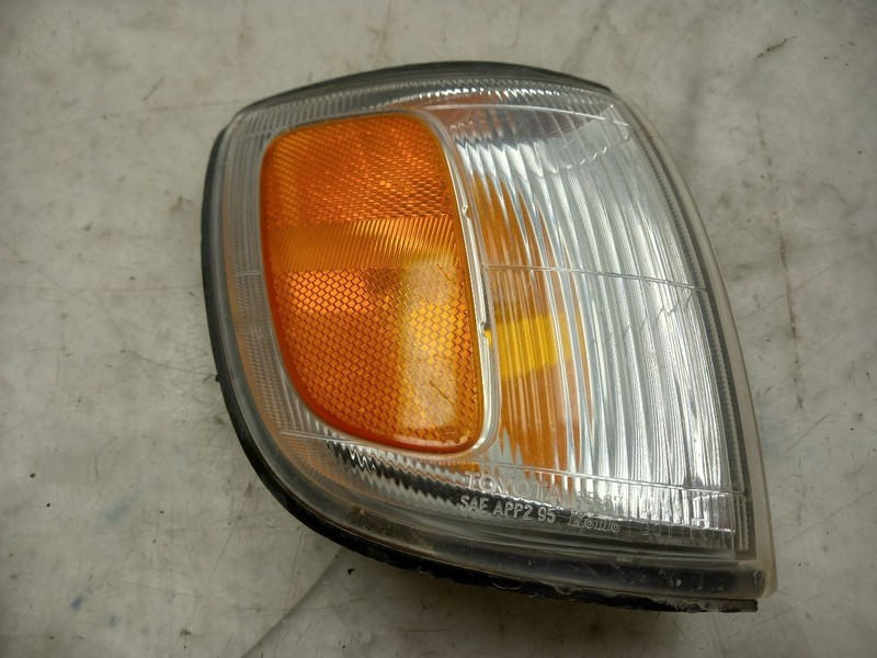 96 97 98 TOYOTA 4 RUNNER PASSENGER RIGHT CORNER LAMP TURN SIGNAL