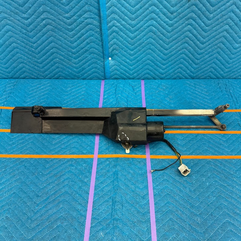 1987–1991 Volvo 780 Bertone Windshield Wiper Linkage With Motor OEM