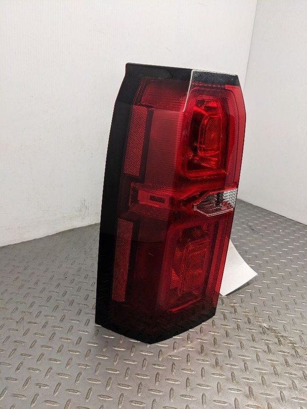 Driver Left Tail Light Thru 09/01/14 Fits 15 SUBURBAN 1500 1158033
