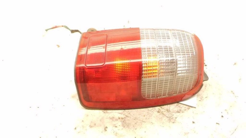 96-00 TOYOTA 4RUNNER PASSENGER SIDE REAR RIGHT TAIL L IGHT ASSEMBLY