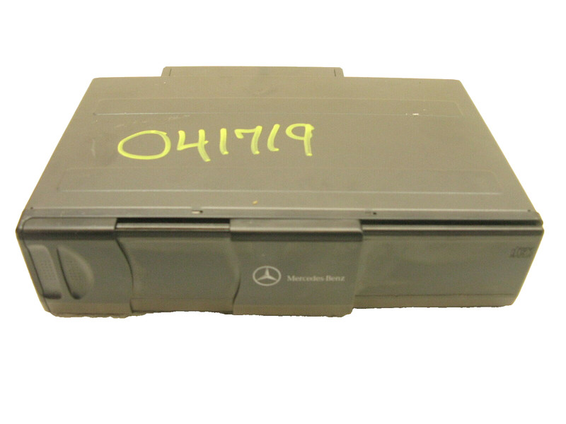 03-08 Mercedes R230 SL500 S500 CLK320 SL500 6 Disk CD Changer Player OEM