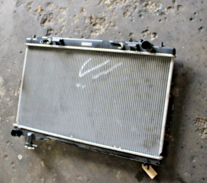 2003 2004 Infiniti G35 Sedan Automatic Engine Cooling Radiator OEM