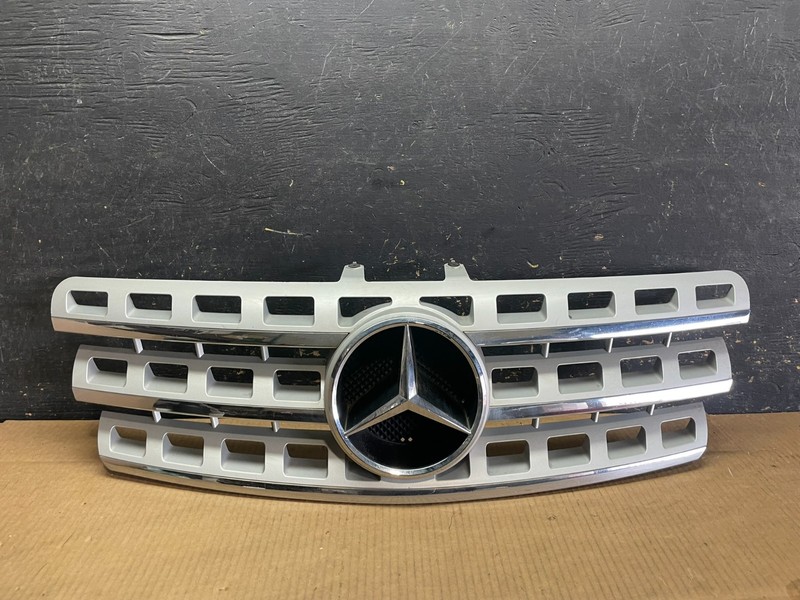 2009 to 2011 Mercedes ML-Class W164 Front Bumper Grille Grill AA9188 DG