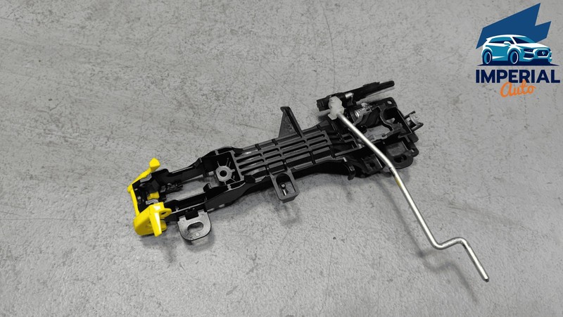 2011-2020 TOYOTA SIENNA FRONT PASSENGER DOOR HANDLE BASE BRACKET BRACE OEM