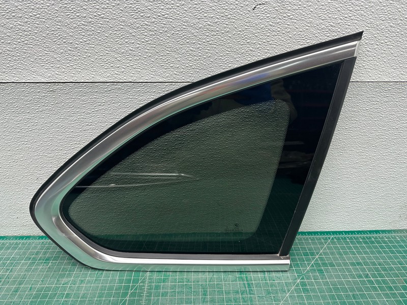 16-22 BMW X1 F48 REAR RIGHT PASSENGER SIDE DOOR QUARTER WINDOW GLASS OEM