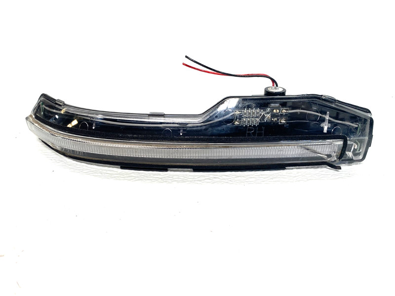 22 23 24 HYUNDAI TUCSON RIGHT SIDE MIRROR TURN SIGNAL OEM #A0.17