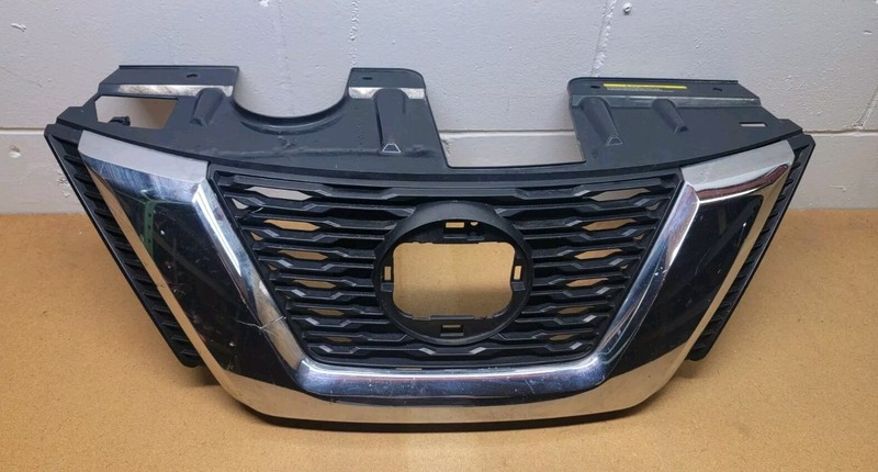 2015 2016 Nissan Rogue Front Bumper Upper Chrome Grille OEM "CRACK'