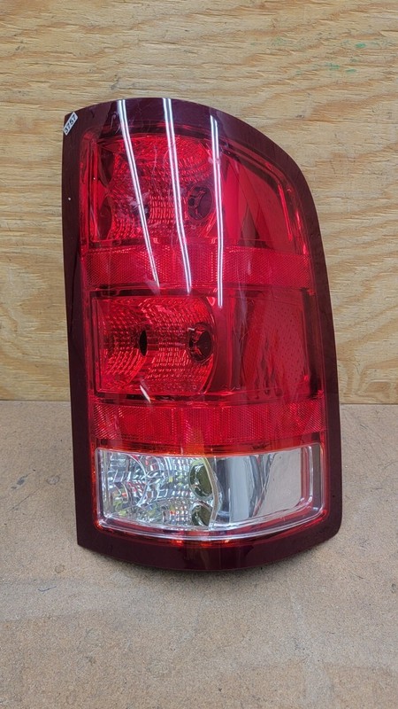 2007 - 2013 GMC SIERRA HALOGEN TAIL LIGHT RIGHT SIDE PASSENGER HAND RH
