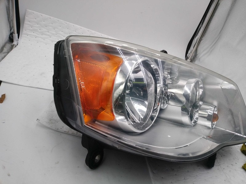 2015 Chrysler Town & Country Right Headlight Assembly - Used, Lite Scratches