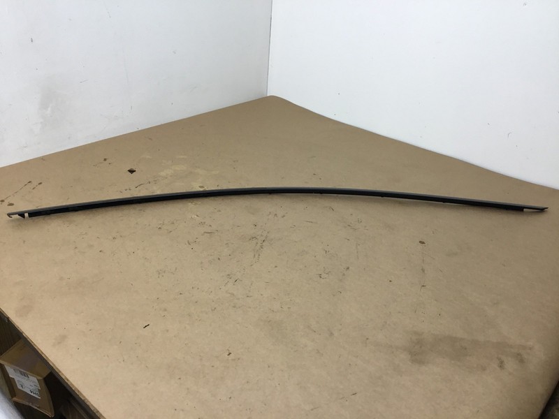 Jaguar XE S 2018 Front Right Passenger Window Trim Molding Cover 16-19 :M