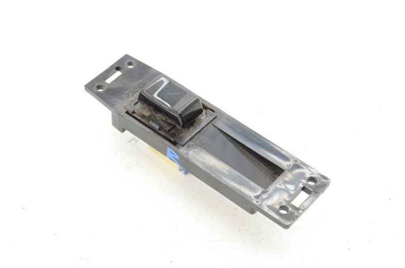 1984-1986 Nissan 300ZX Z31 2+0 Passenger Right Front Window Switch 25411 19P00