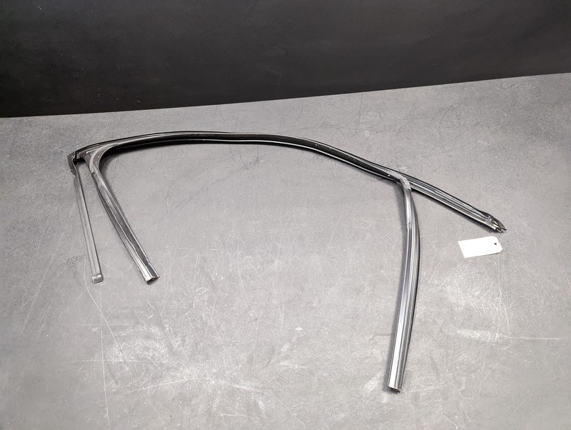 Front Left Door Window Glass Run Channel 2018 Chevrolet Impala 84312110 14 - 20