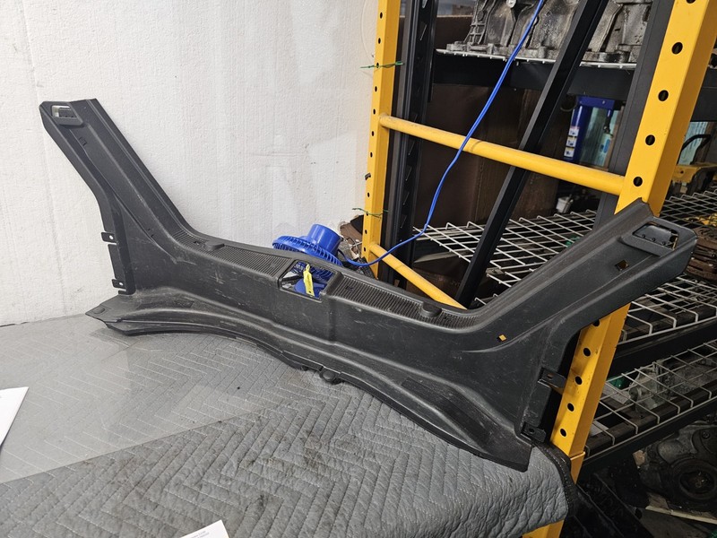 2005 Mercedes C230 Trunk Scuff