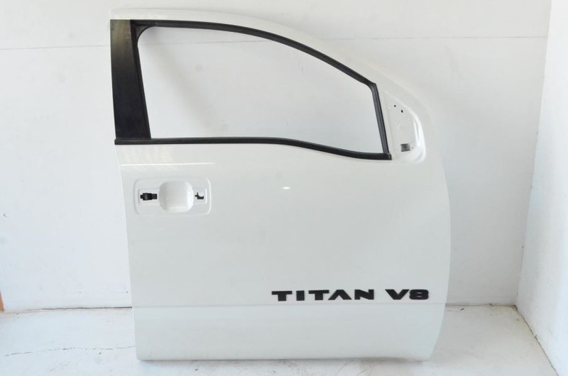 2017-2019 Nissan Titan 5.6L 4x4 Passenger Right Front White Door Shell